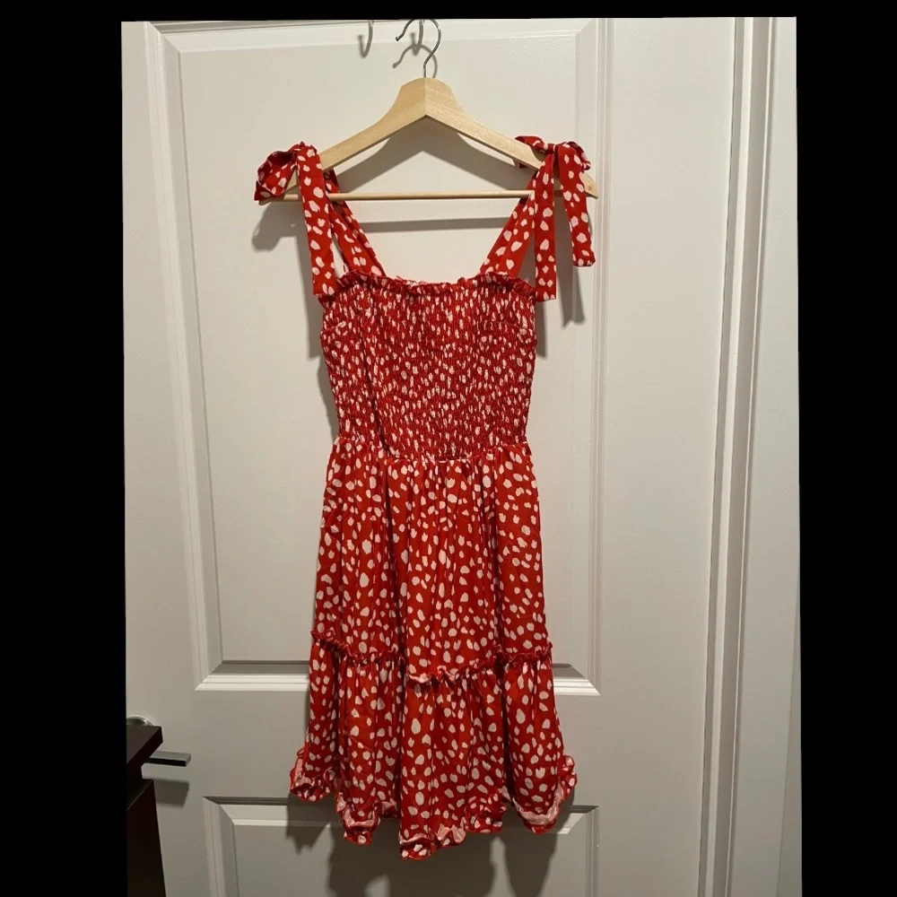 Brand new, flowy and flirty dress, size S. Stretchy. - Picture 2 of 5